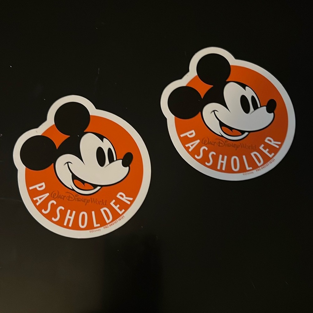 Authentic Disney Passholder Magnet - Mickey Mouse